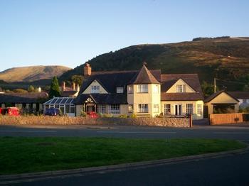 Aber Falls Butterfly Rooms Exterior photo